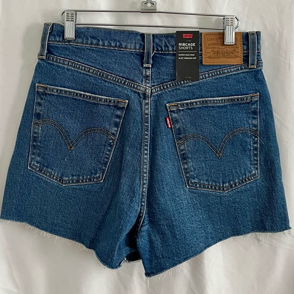 Levi’s Ribcage shorts - Picture 4 of 5